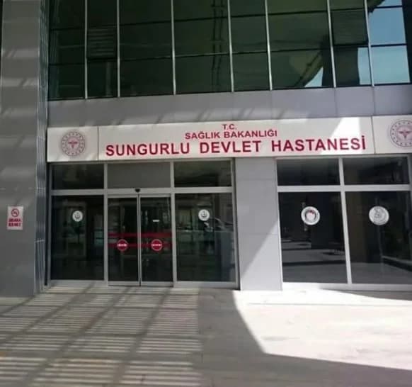 Sungurlu’da Öğrenci Yurdunda Gıda Zehirlenmesi Paniği: 77 Öğrenci Hastaneye Kaldırıldı