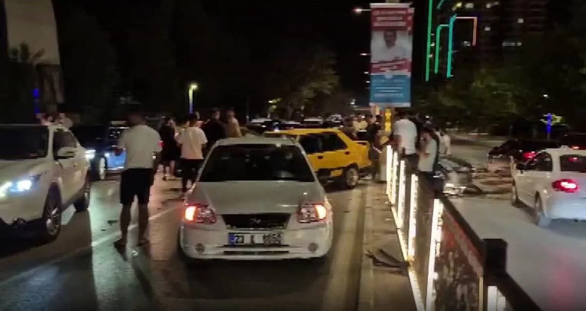 Zincirleme Kaza: 7 Araç Birbirine Girdi, Ortalık Savaş Alanına Döndü