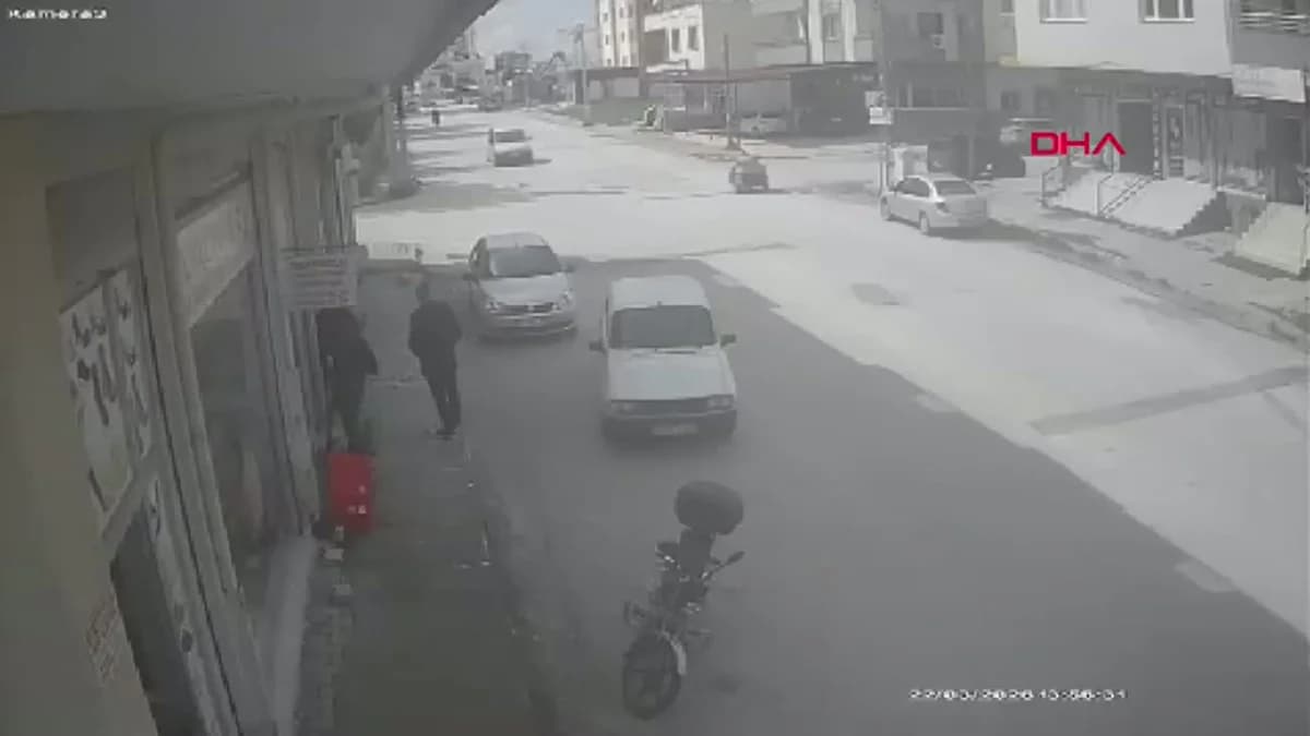 Adana’da İki Motosiklet Çarpıştı: 3 Yaralı