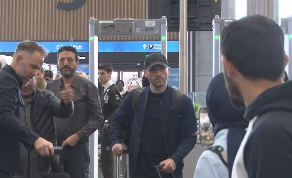 Domenico Tedesco’ya Duygusal Veda: Çiçekler ve Alkışlarla Uğurlandı