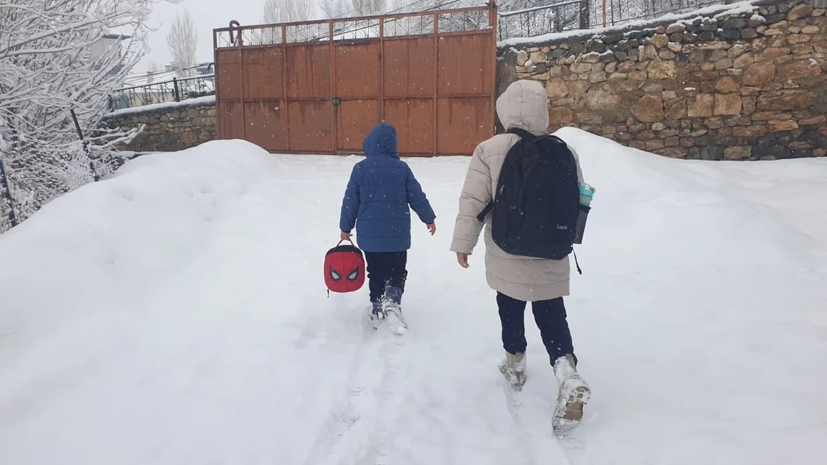 Van’da Kar Yağışı Etkili Oldu; 93 Yerleşim Yeri Ulaşıma Kapandı