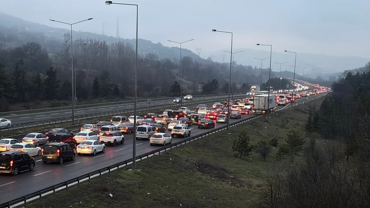 Bolu’da Bayram Tatili Dönüşü Ulaşımı Zorluyor