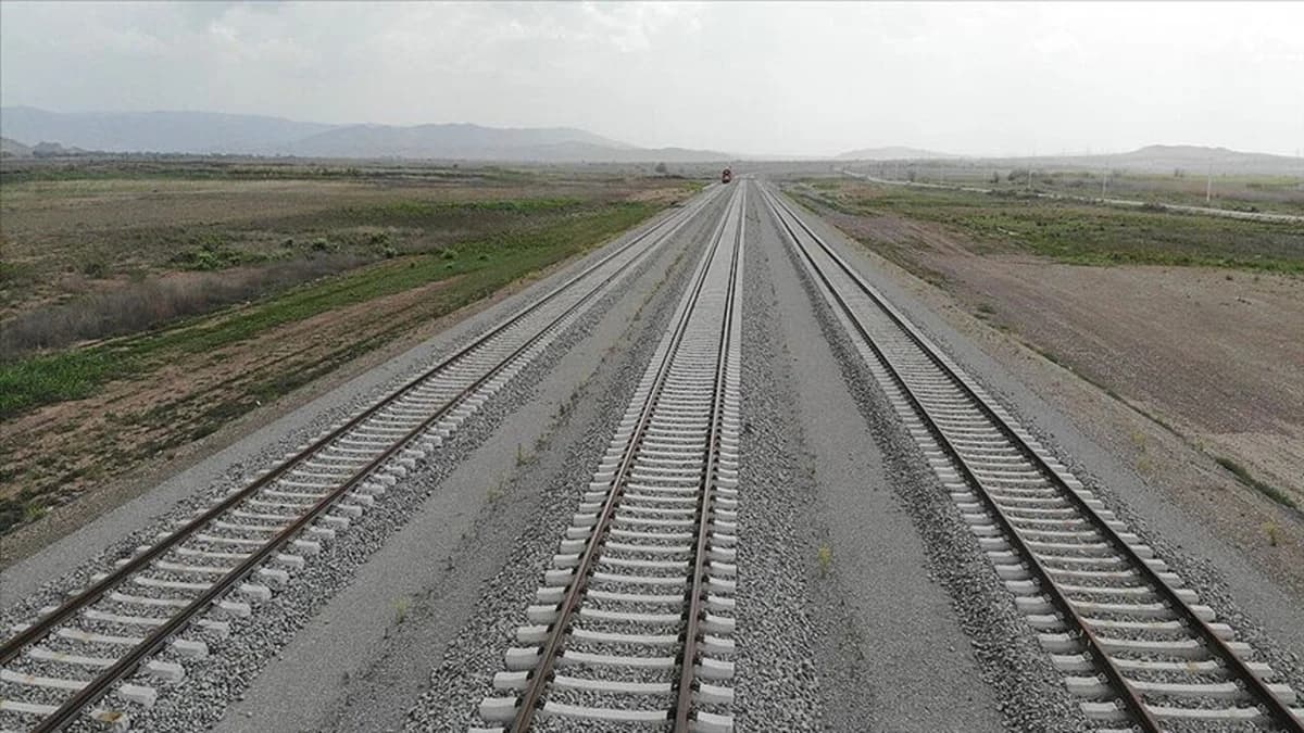 Kars-Iğdır Demiryolu Hattı Temeli Atılıyor: Bakan Uraloğlu Duyurdu