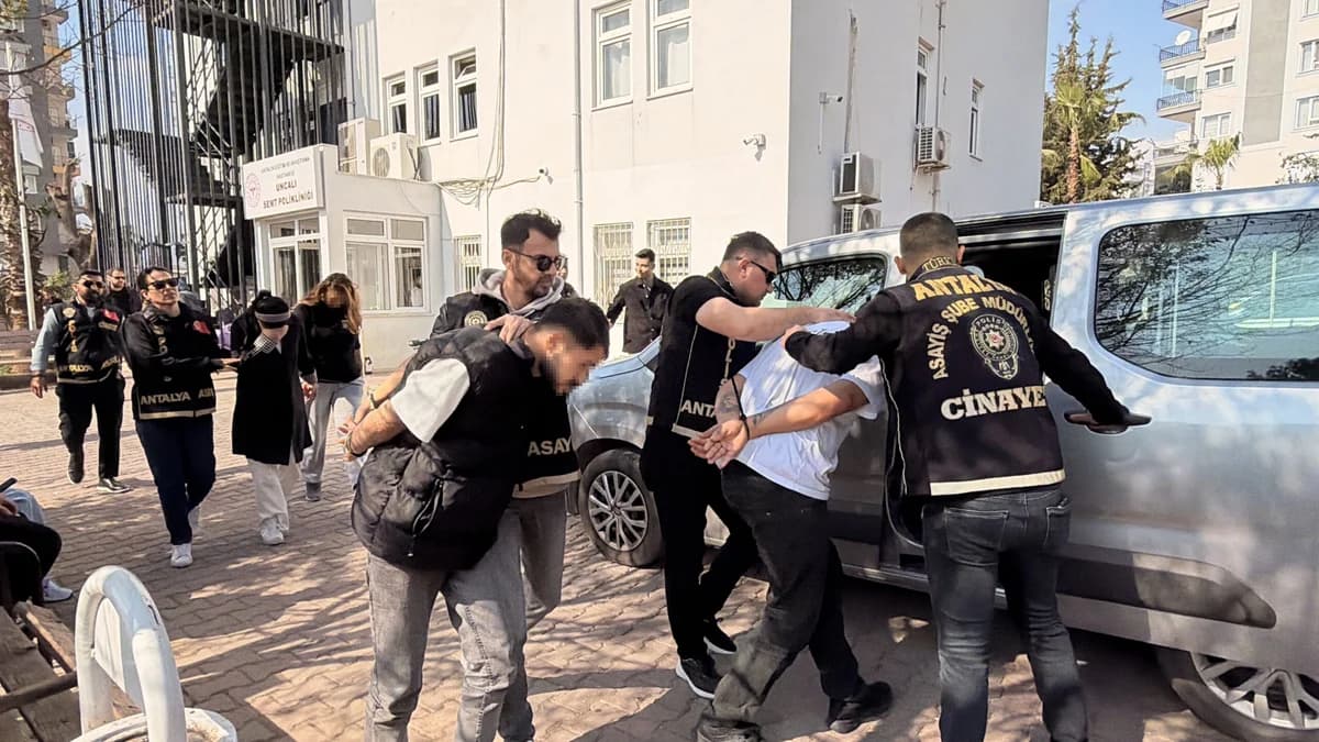 Mersin’de Yakalanan 4 Şüpheli, Antalya’daki Silahlı Saldırının Ardında Duruyor