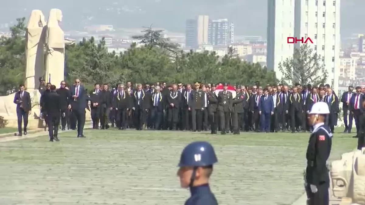 Anayasa Mahkemesi Heyeti, 64. Kuruluş Yıldönümünde Anıtkabir’i Ziyaret Etti