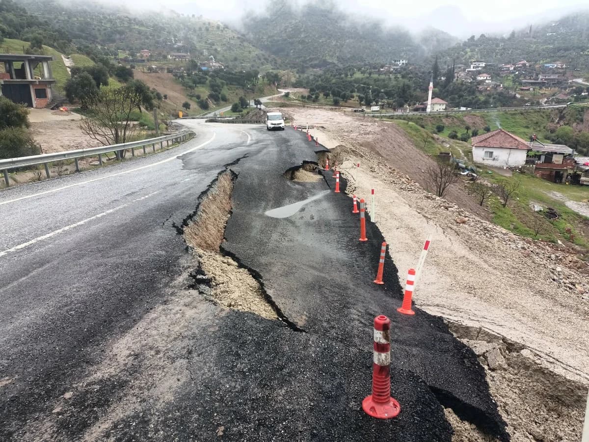 Aydın’da İkinci Toprak Kayması: Kara Yolu Yeniden Çöktü