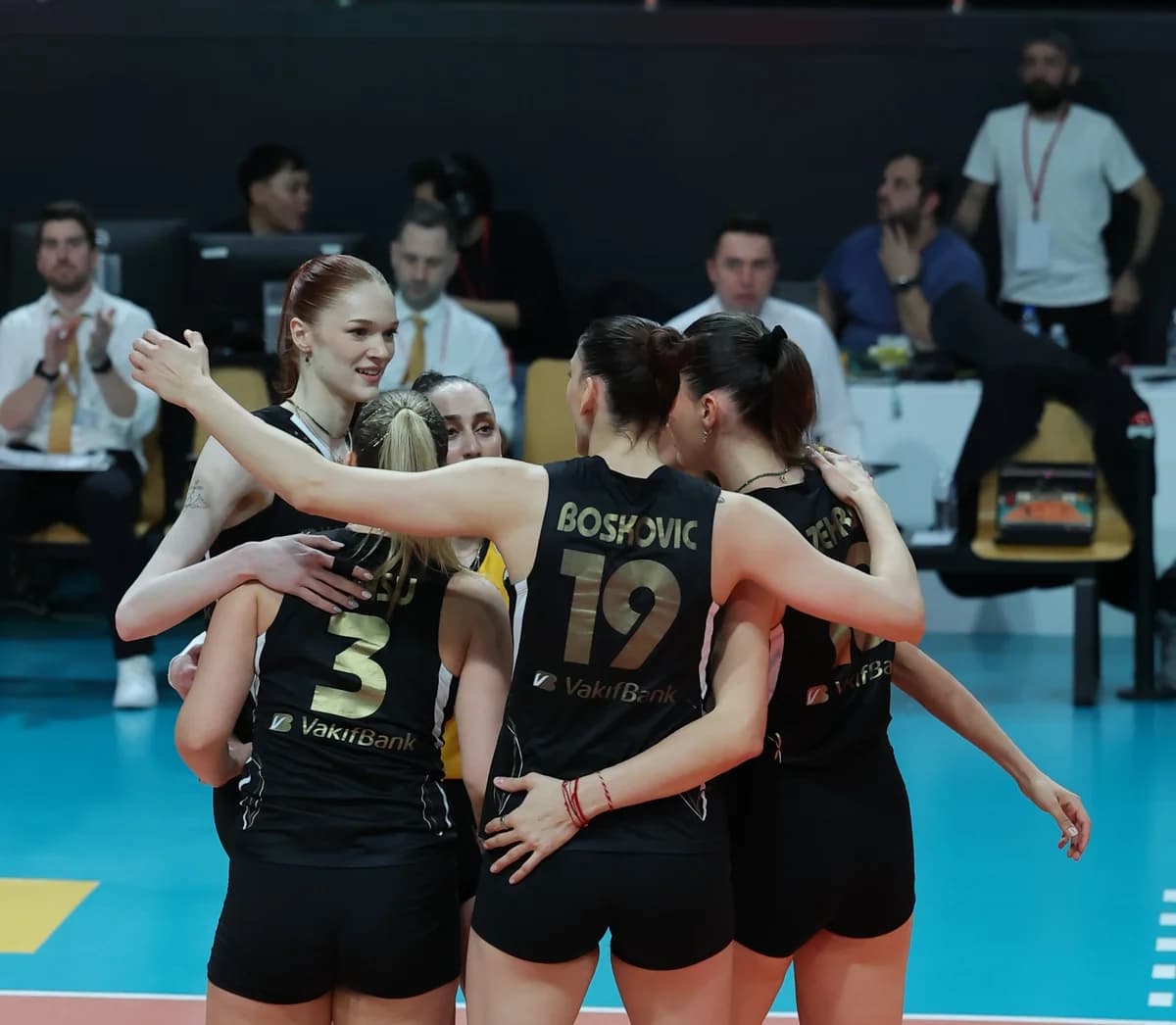 VakıfBank, Eczacıbaşı’nı 3-2 Mağlup Ederek Finale Yükseldi
