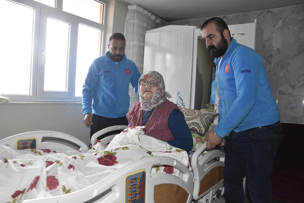 Yatağa Bağımlı Hasta Saniye Albayrak’a Ortopedik Yatak Sevinci