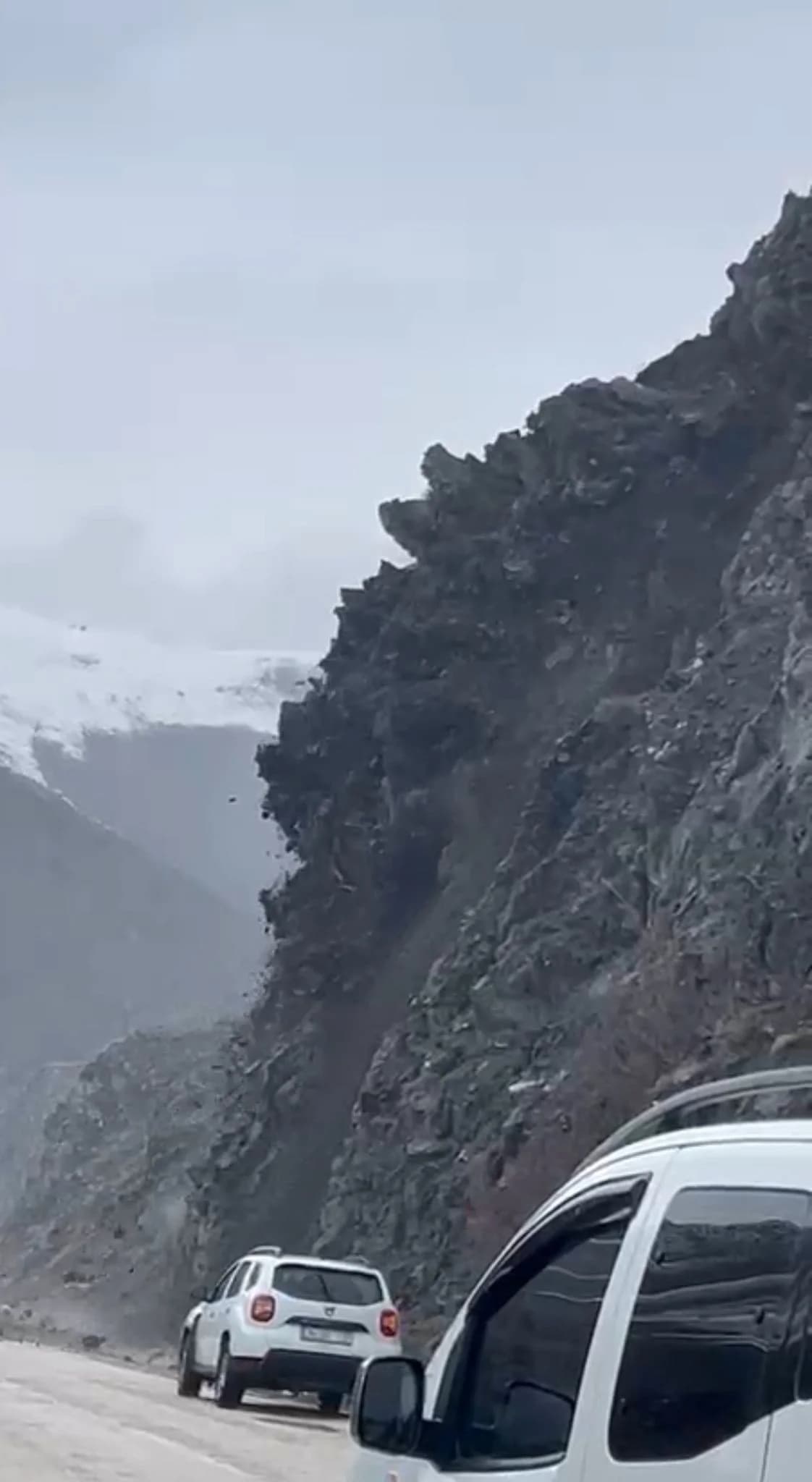Yüksekova’da Heyelan Anları Anbean Görüntülendi