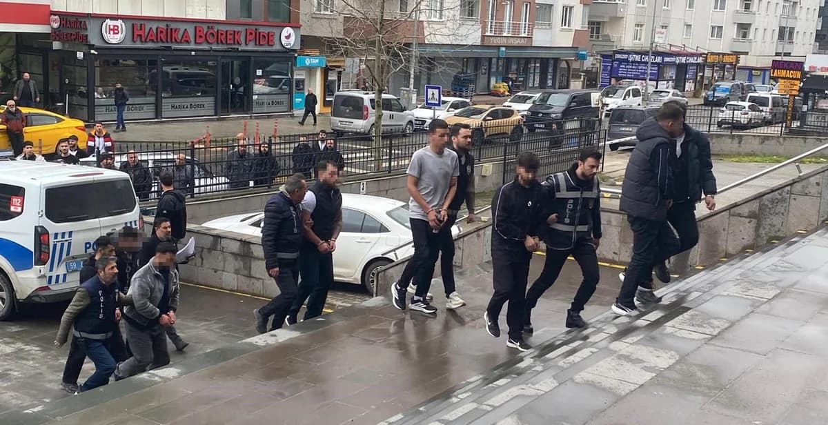Banka Hesabı Krizi: Arkadaşını Kaçırıp Darbettirdi