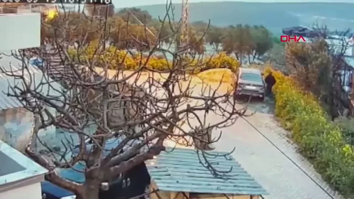 Hatay’da Otomobili Kundaklayan Şüpheli Alevler Arasında Kalıp Kaçtı