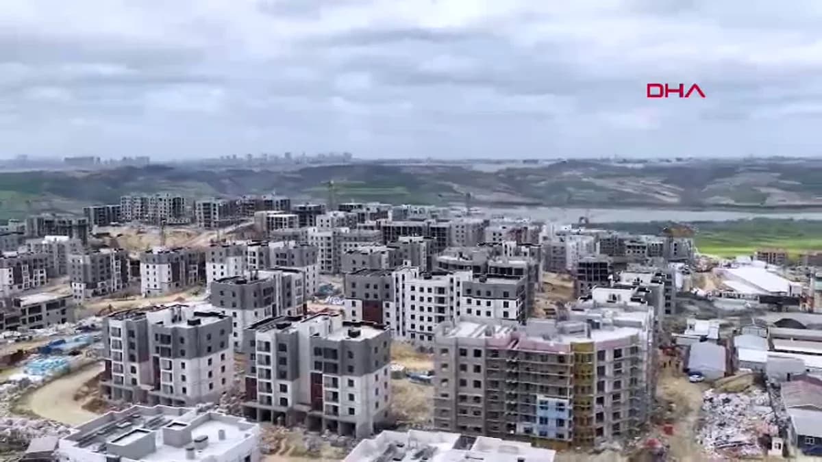 Bakan Kurum, Sazlıbosna’daki Sosyal Konut Projesi’ni Tanıttı