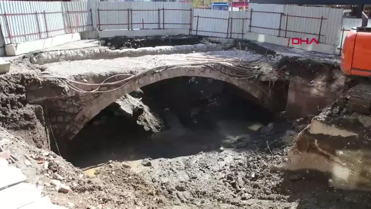 Rize’de 200 Yıllık Tarihi Köprü Şimdi Cam Kaplamayla Koruma Altında