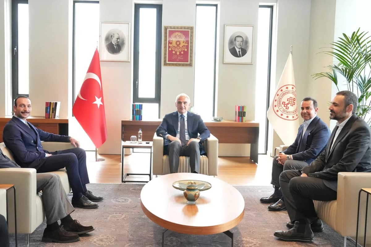 Bakan Ersoy, Sanatçı Görkem Sevindik ile Görüştü