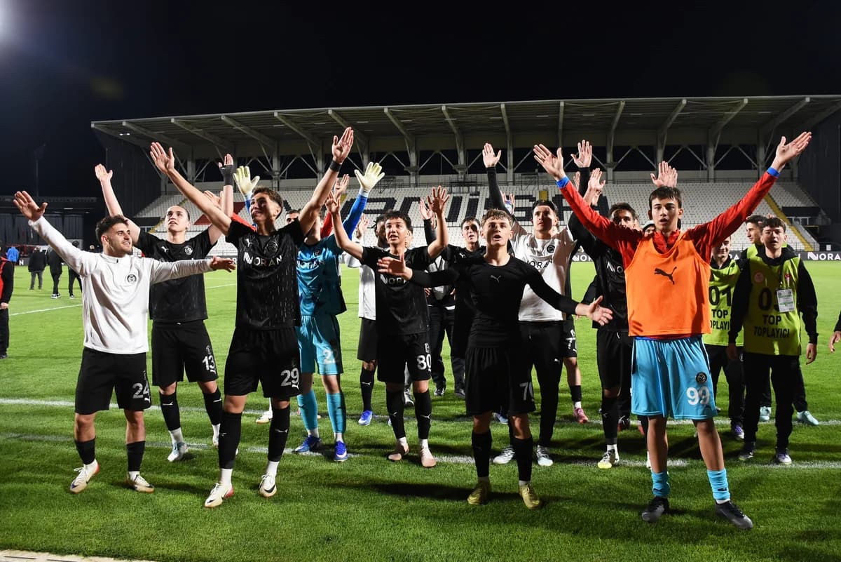 Manisa FK’dan Muhteşem Kapanış: Rakibini 5-0’la Geçti, Altyapı Yıldızları Sahne Aldı