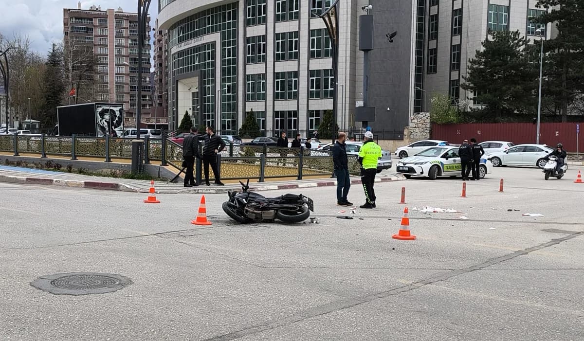 TOKAT’ta Motosiklet ve Otomobil Çarpıştı: 2 Kişi Ağır Yaralandı