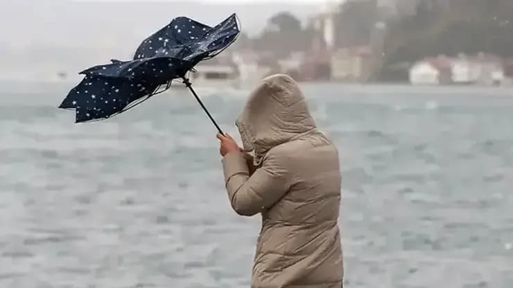 Meteoroloji Uyarmıştı: İstanbul’da Sağanak Yağmur Başladı