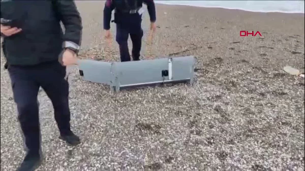 Sakarya Kıyılarında İnsansız Hava Aracı Parçaları Ortaya Çıktı