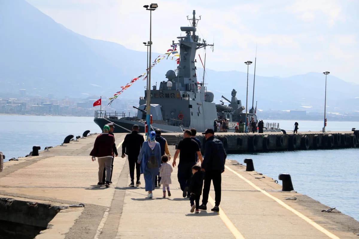 TCG BORA Hücumbotu Alanya’da 23 Nisan Coşkusuyla Ziyaretçi Akınına Uğradı