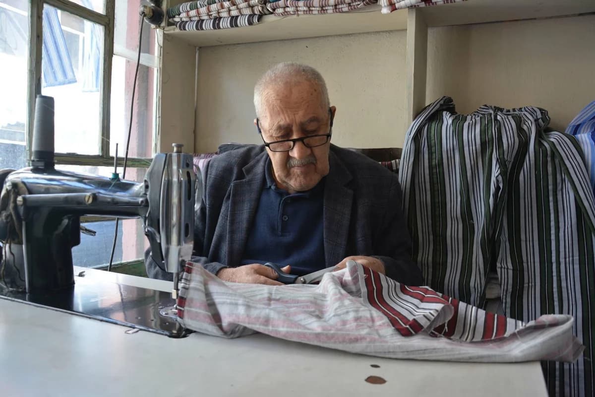 60 Yıldır Nostaljik Çizgili Pijamalar Üreten Usta