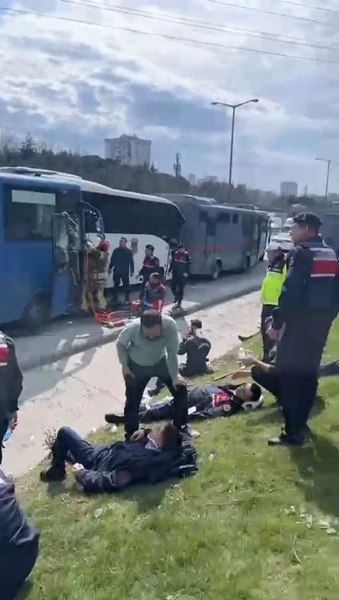 İstanbul Bağcılar’da Cezaevi Sevk Araçları Kaza Yaptı: 6 Jandarma Yaralı