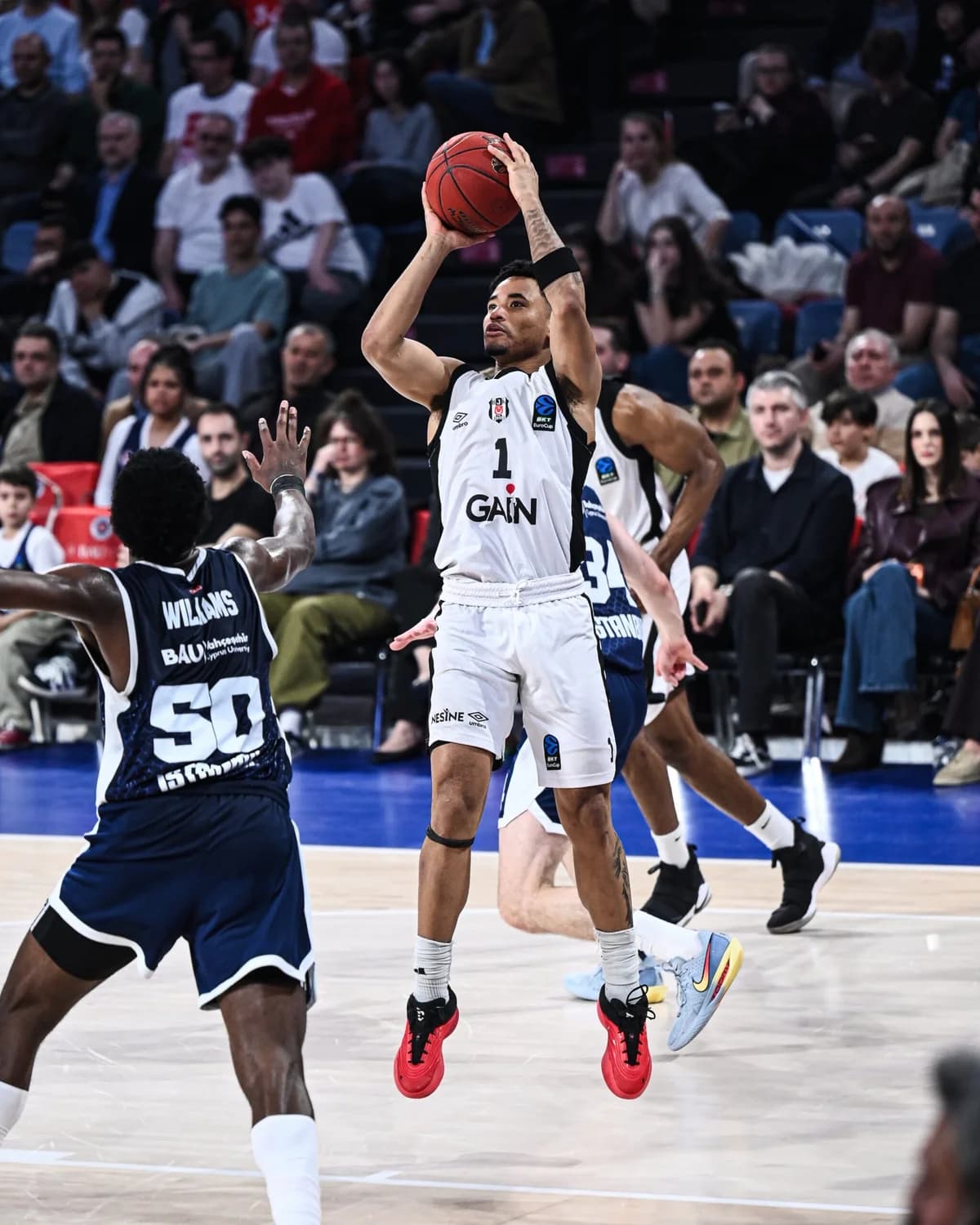 Beşiktaş GAİN EuroCup Finaline Yükseldi: Bahçeşehir Koleji’ni 82-72 Geçti
