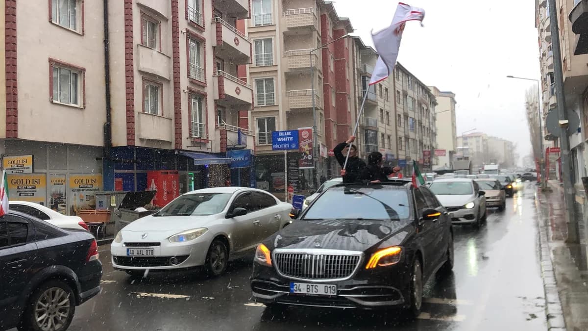 Kars’ta İran’a Destek için Görkemli Araç Konvoyu