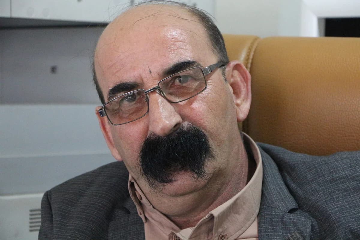Bıyıklarıyla Dikkat Çeken İlçe Başkanı: “Bana Yakıştığı İçin Uzattım”