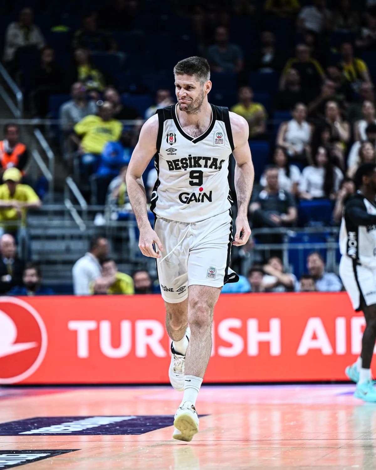 Conor Morgan: Play-offlara Muhteşem Başlangıç – Beşiktaş GAİN Liderliğini Sağlamlaştırdı!
