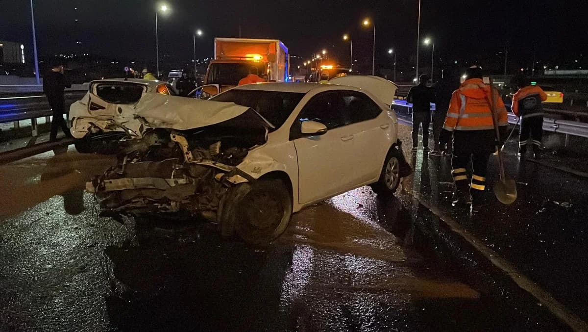 Ataşehir’de Zincirleme Kaza: 4 Yaralı