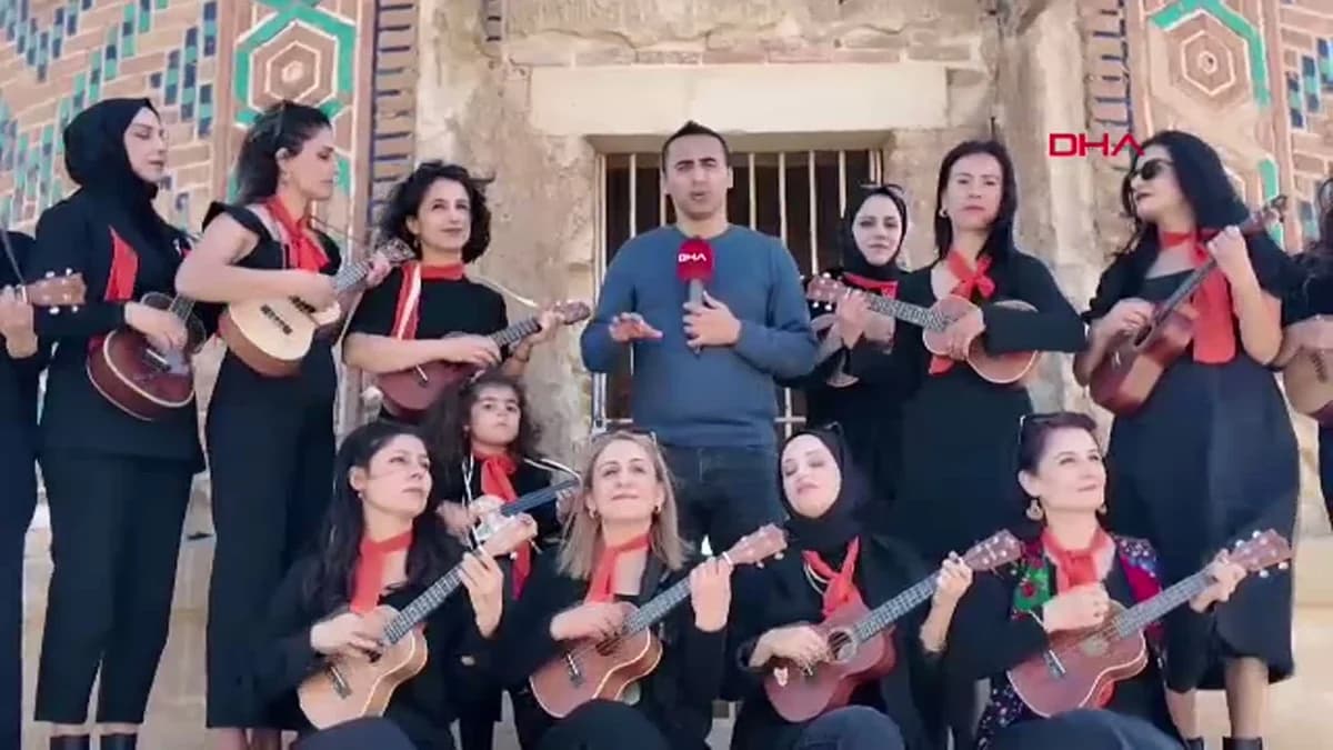 Hasankeyf’te Kadınlardan Ukuleleli 8 Mart Etkinliği