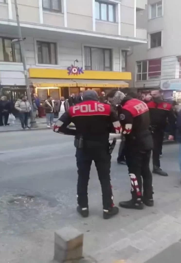 Şişli’de Silahlı Kavga: Pide Kuyruğundaki Kadın Ağır Yaralandı