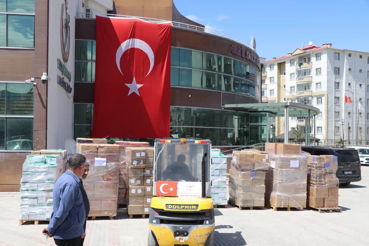 Türkiye’den İran’a Tıbbi Yardım Eli: 6 TIR Daha Yola Çıktı