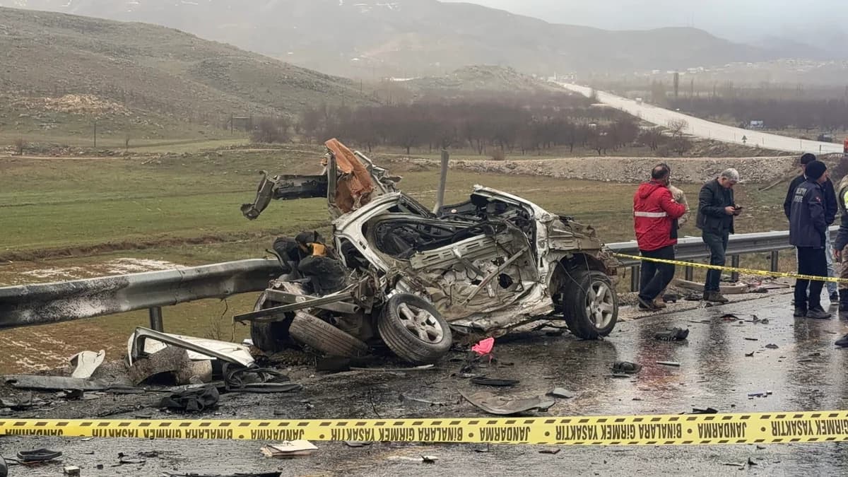 Malatya’da Feci Kaza: TIR ile Otomobil Çarpıştı, 3 Kişi Hayatını Kaybetti