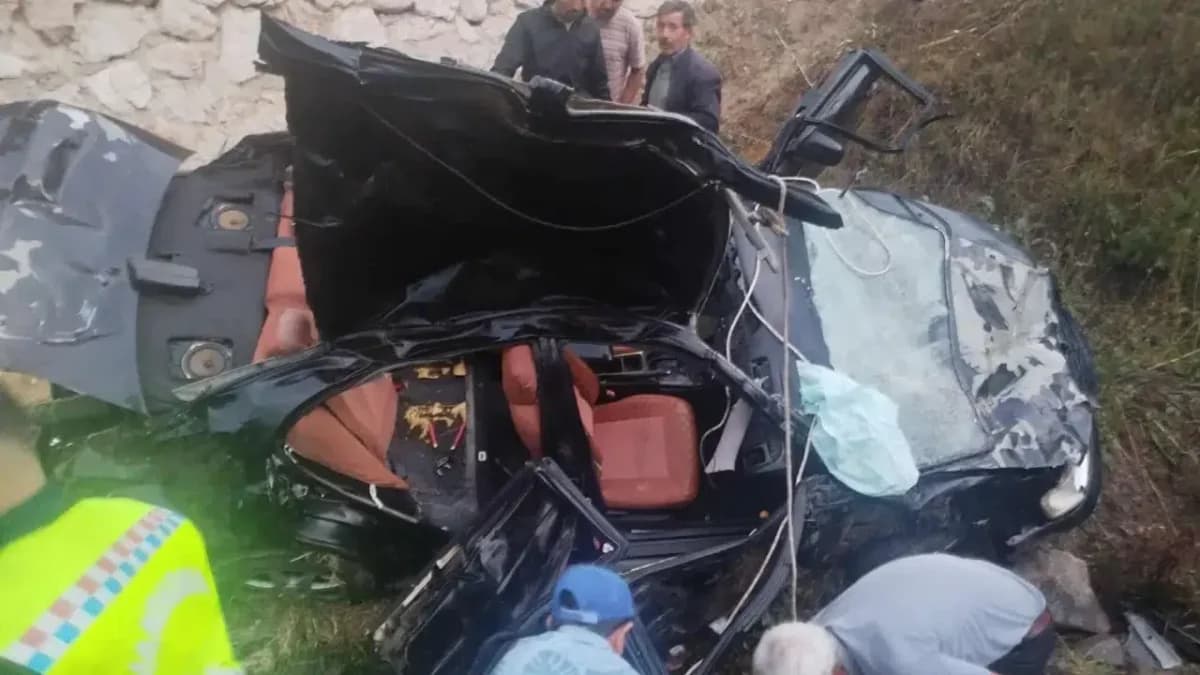 Tokat’ta Feci Aile Kazası: Otomobil Şarampole Yuvarlandı, 2 Ölü!