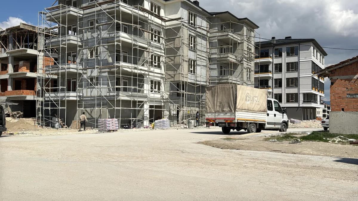 Kütahya’da İnşaat İşçileri İskeleden Düştü