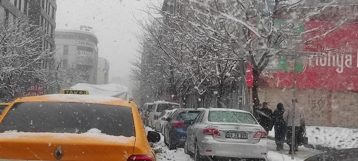 Van’da Kar Yağışı 216 Mahalle ve Mezra Yolunu Ulaşıma Kapatdı
