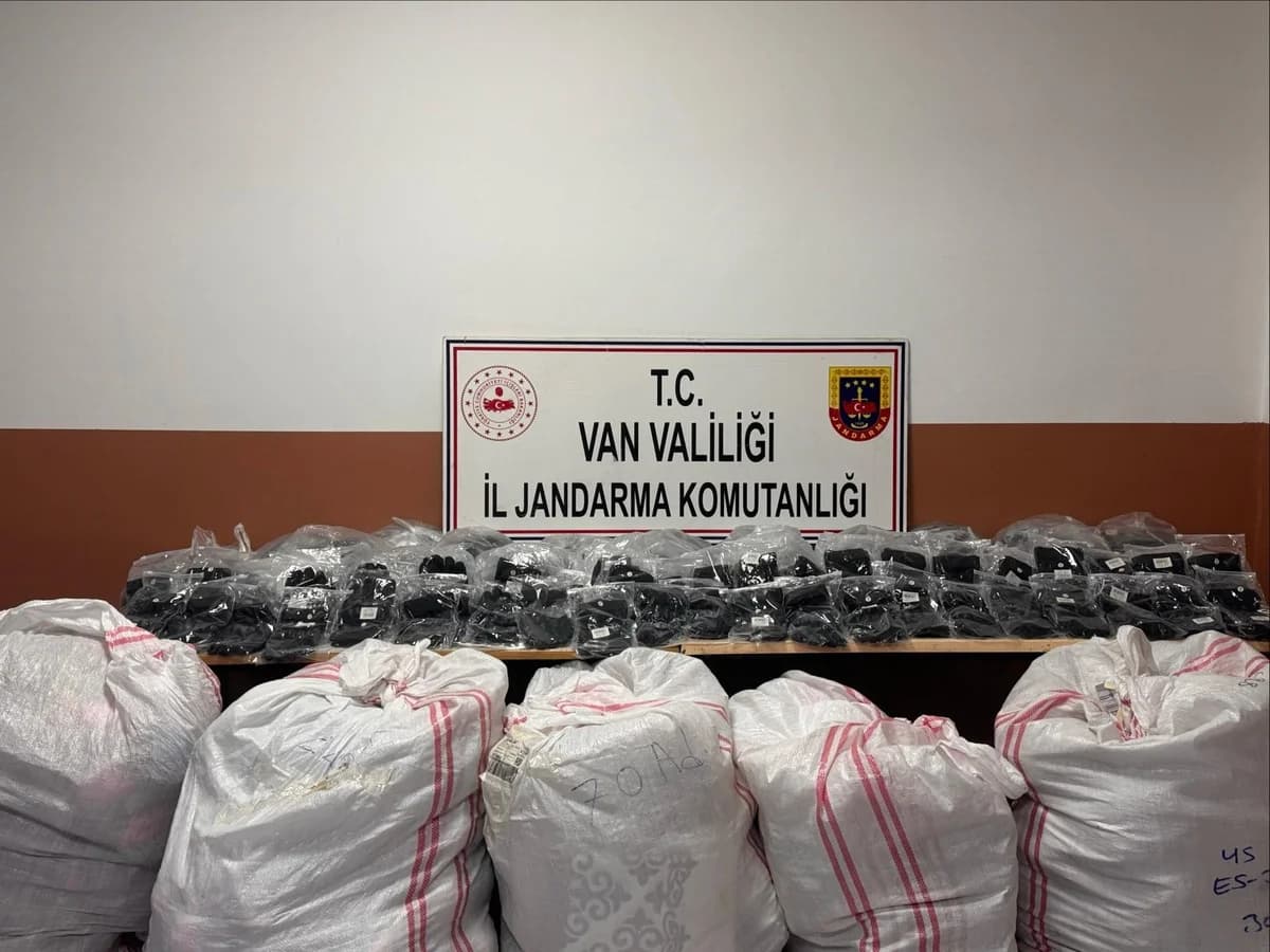 Van’da 5 Milyon 800 Bin TL Değerinde Gümrük Kaçağı Eşya Ele Geçirildi
