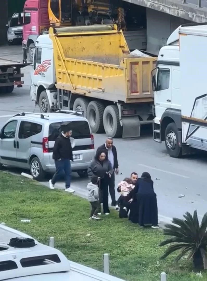 Kağıthane’de Bebekli Anne Sinir Krizi Geçirdi: “Neden Orada Durmadın?!”