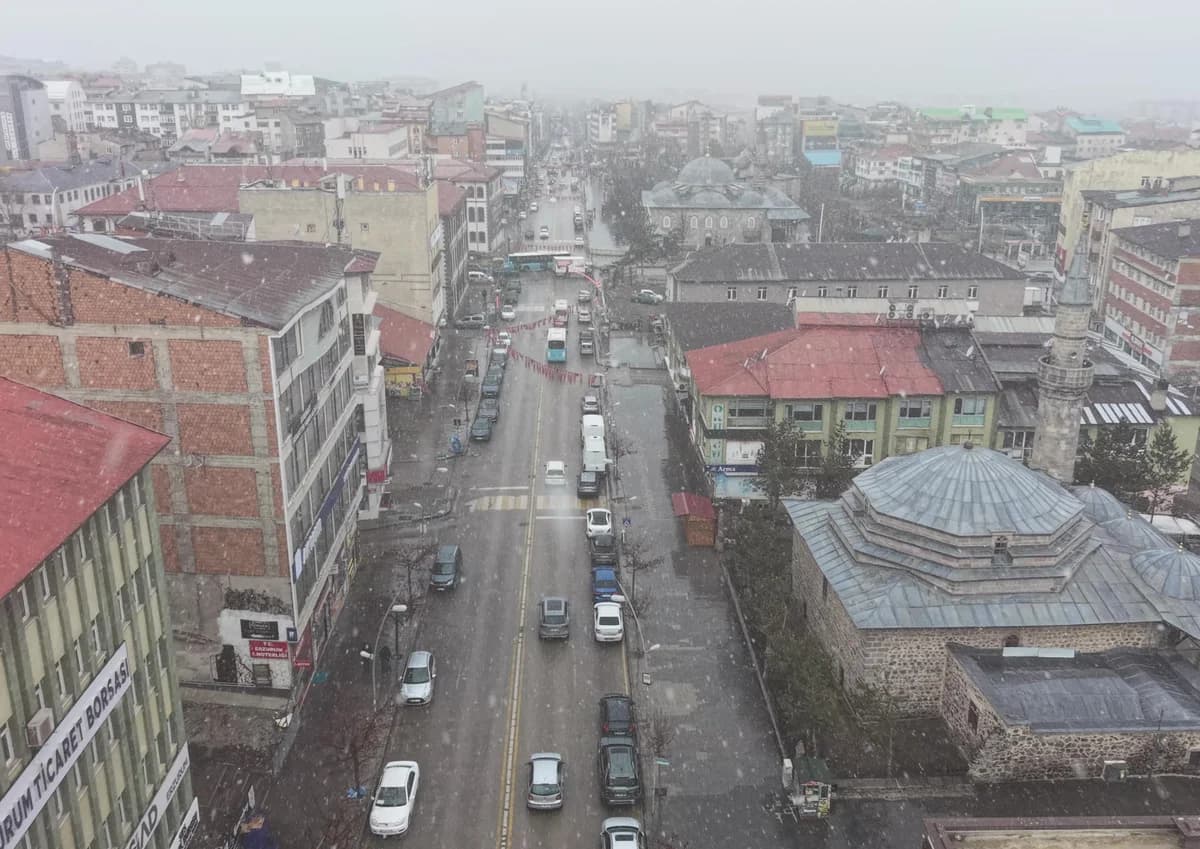 Erzurum’da Beklenmedik Kar Yağışı