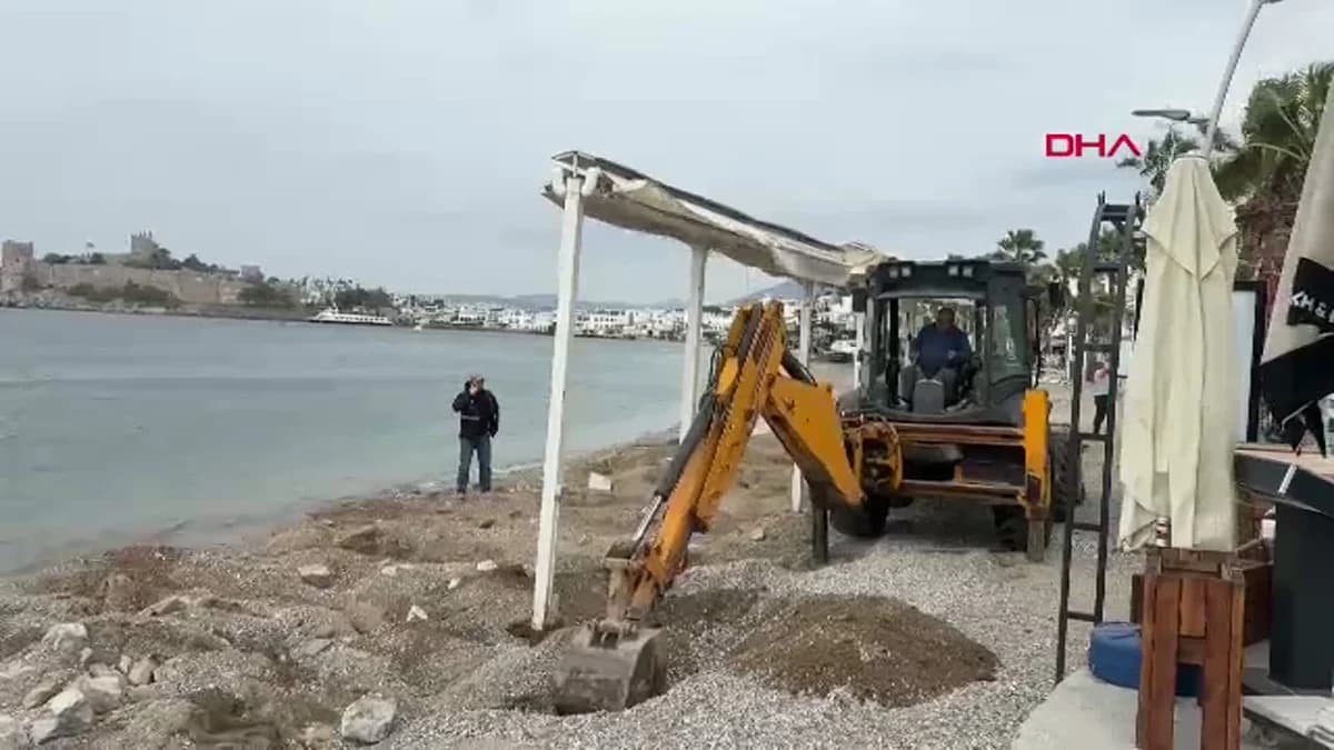 Bodrum’un Sahil Şeridinde Kıyı Kanununa Aykırı Yapılar Tahliye Ediliyor