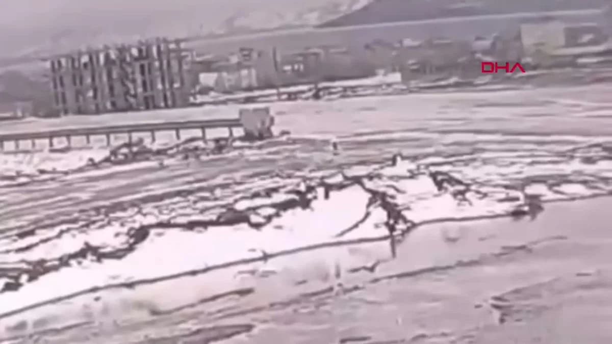 Bitlis’te Takla Atan Otomobil Kazası Kamerada
