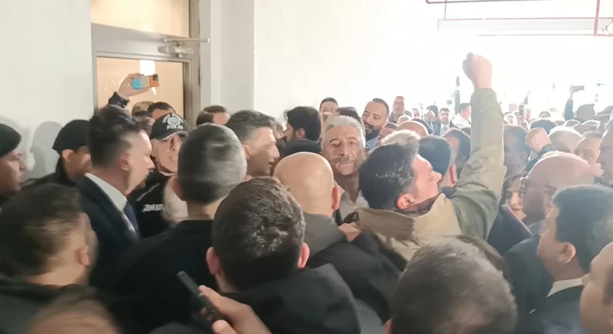 Bursa Büyükşehir Belediyesi’nde Başkan Vekili Seçimi Öncesi Çıkan Arbede