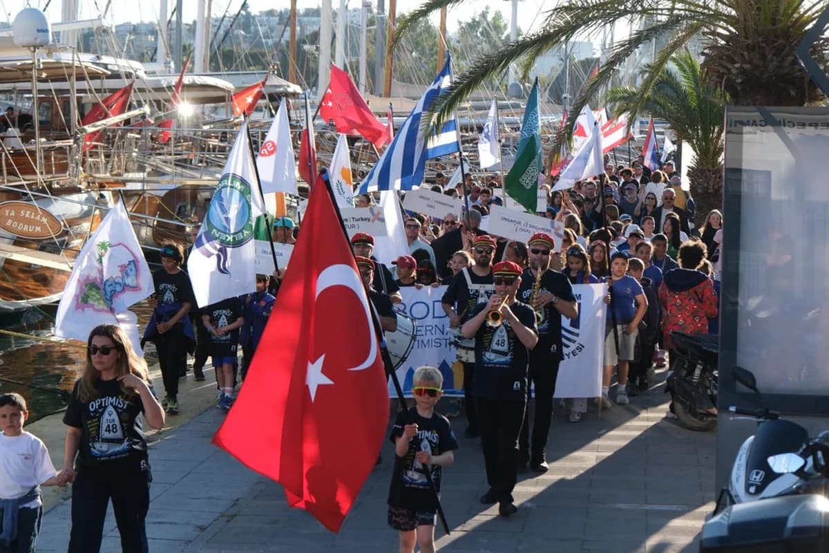 Bodrum Yelken Açtı: 14. Uluslararası Optimist Yarışları Muhteşem Kortejle Başladı