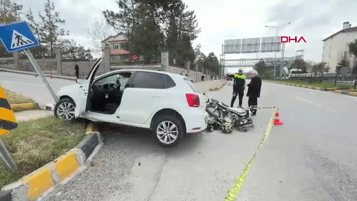 Bartın’da Kavşakta Otomobil ile Motosiklet Çarpıştı: 3 Yaralı