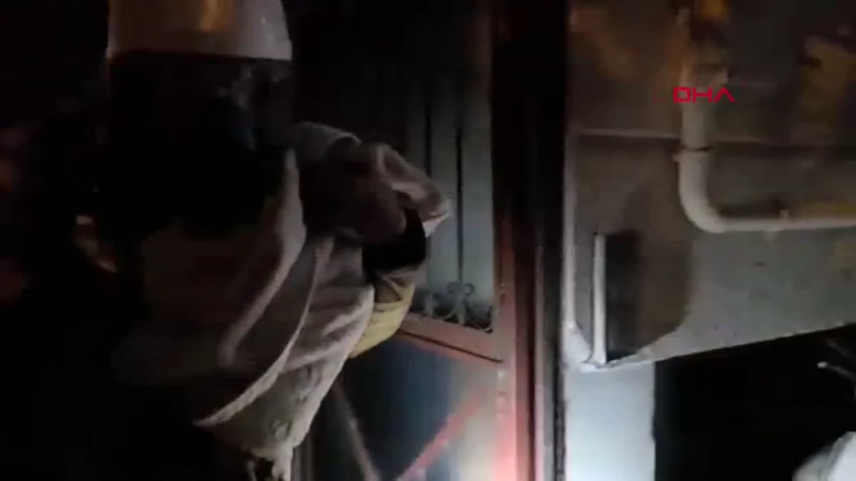 Hatay’da 5 Katlı Binada Yangın: 3 Kişi Dumandan Etkilendi