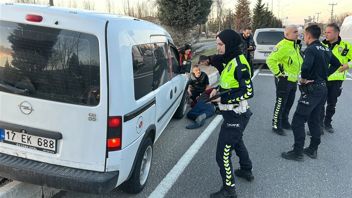 Kütahya’da Yayaya Çarpan Sürücü, Yaralının Başından Ayrılmadı