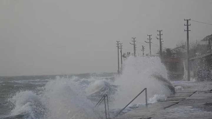 Meteoroloji Uyardı: Bugün Hava Nasıl Olacak? Kuvvetli Rüzgar Bekleniyor