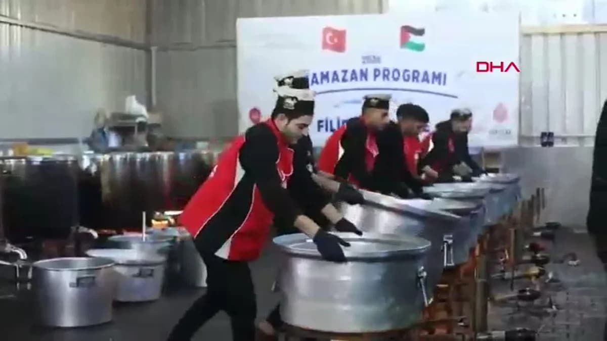 Gazze’de İhtiyaç Sahiplerine Günlük 10 Bin İftar Yemeği Ulaştırılıyor