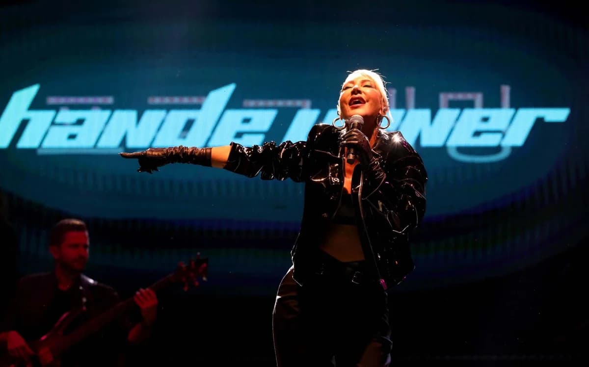 Hande Yener’e Cumhurbaşkanına Hakaret Soruşturması Başlatıldı